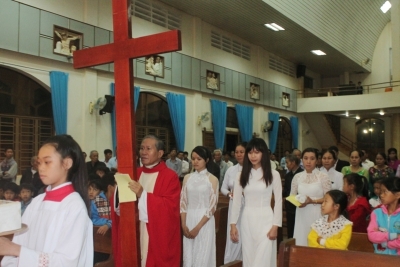 Thánh Lễ Suy Tôn Thánh Giá và Rửa tội tân tòng