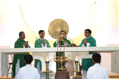 Thánh lễ tạ ơn của tân  linh mục Phêrô Nguyễn Bá Quốc Linh 