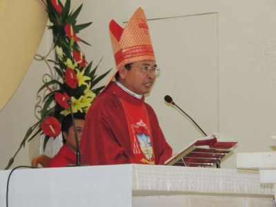 Đức Giám mục Vinh Sơn thăm viếng mục vụ và ban Phép Thêm sức