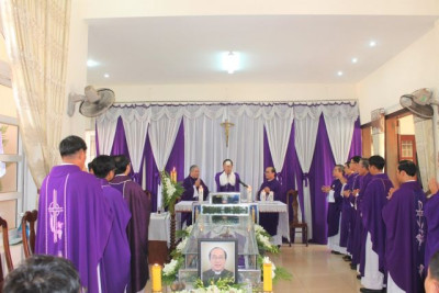 Viếng cha cố Gioan Nguyễn Sơn và Thánh lễ của Hạt Đakmil