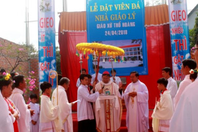 Thánh lễ Tạ ơn và  đặt viên đá đầu tiên xây dựng nhà giáo lý