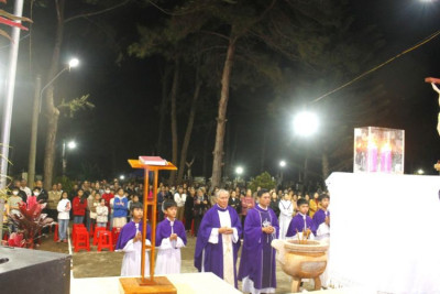 Thánh lễ tại Nghĩa Trang