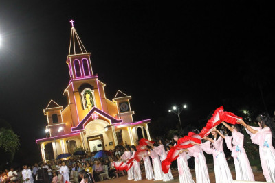 Thánh lễ Mẹ Thăm Viếng-Bế mạc Tháng Hoa