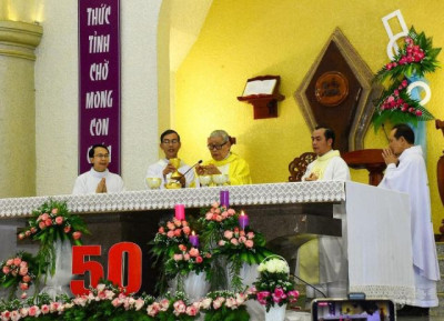 ​​​​​​​Mừng Kim Khánh Linh mục và chút tình đọng lại