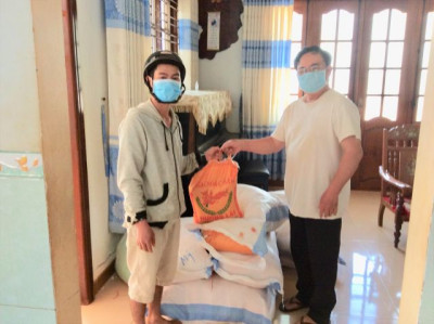 ​​​​​​​Hội Nụ Cười Thân Ái Chia sẻ nụ cười bước vào Tuần Thánh