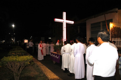 Đi Đàng Thánh Giá trọng thể