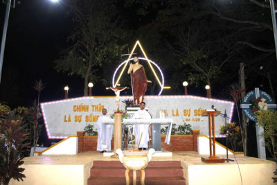 Thánh Lễ tại Nghĩa Trang