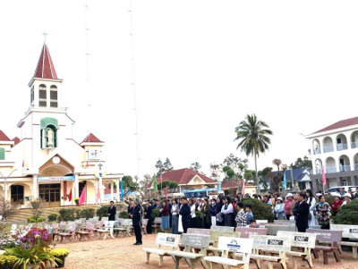 Hiệp Hành cùng cha Xứ Giuse và cha phó Augustino về nhiệm sở