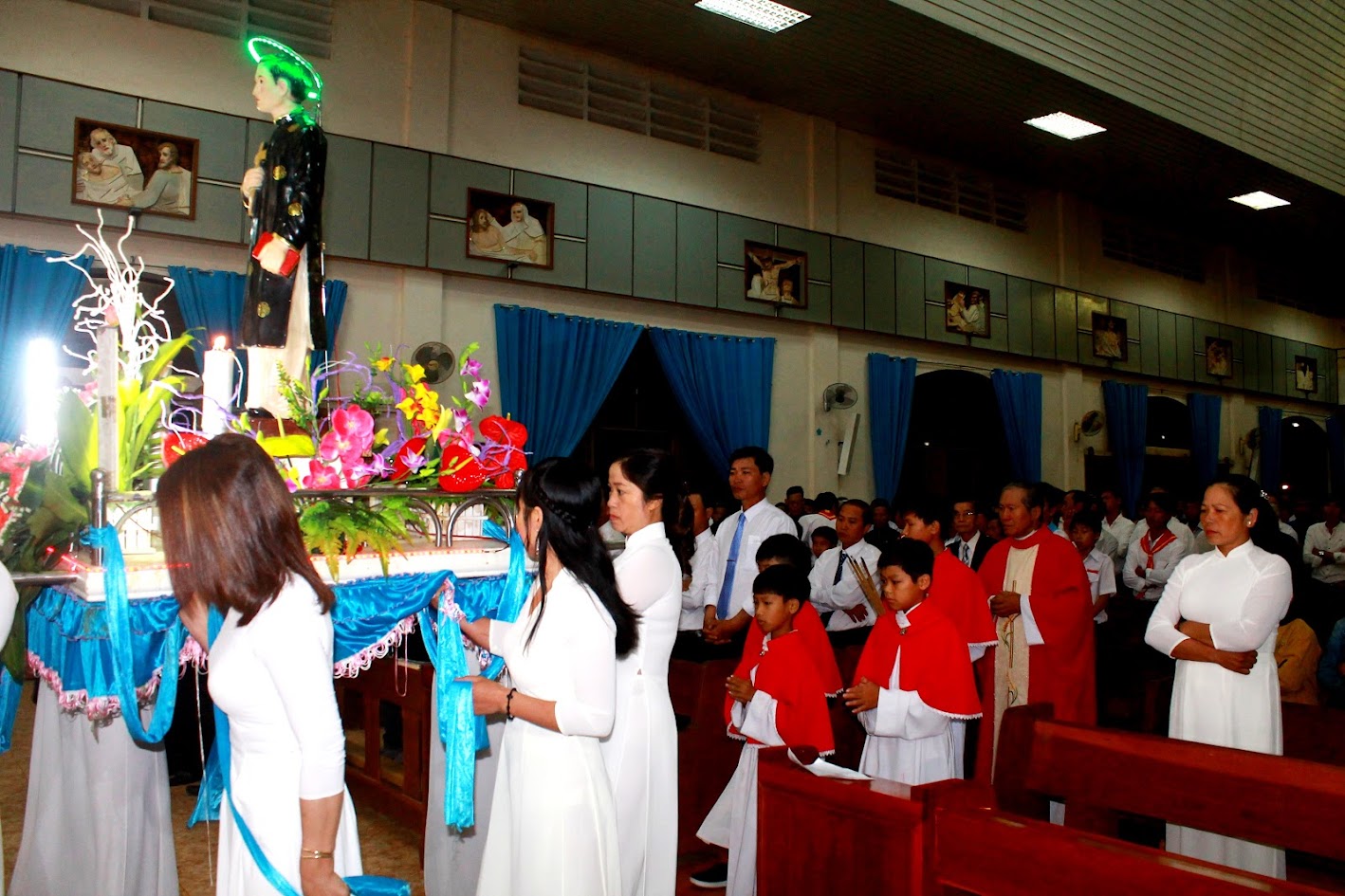 Hình ảnh thánh lễ mừng thánh Phêrô Nguyễn Khắc Tự