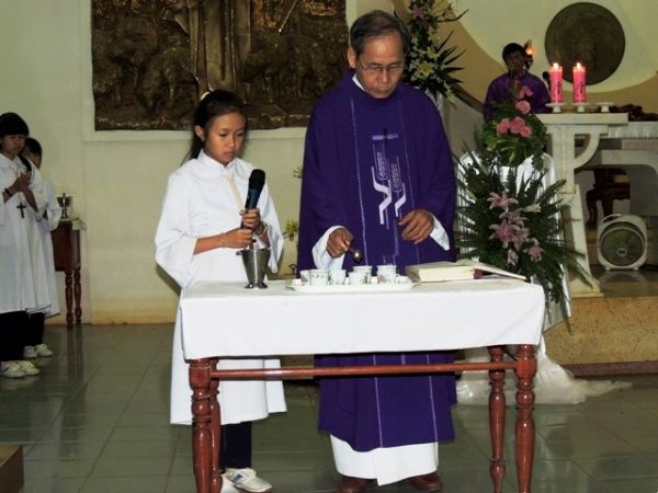 Hình Ảnh Thứ Tư Lễ Tro Khai Mạc Mùa Chay Thánh