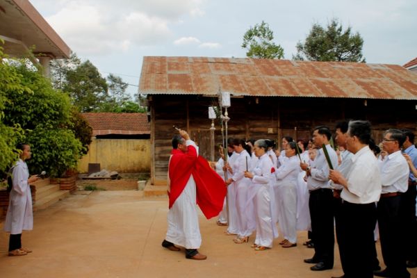 Giáo xứ Thổ Hoàng cử hành Tuần Thánh 2015