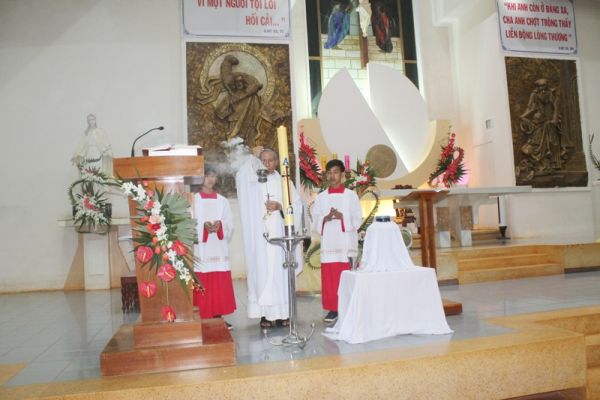 Hoạt động Tuần Thánh 2016