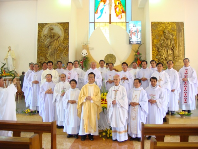 Giữ Mãi Kỷ Niệm Đức Cha Alecis Với Giáo Xứ Thổ Hoàng