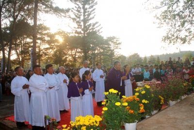 Thánh Lễ cầu cho các linh hồn tại nghĩa trang giáo xứ