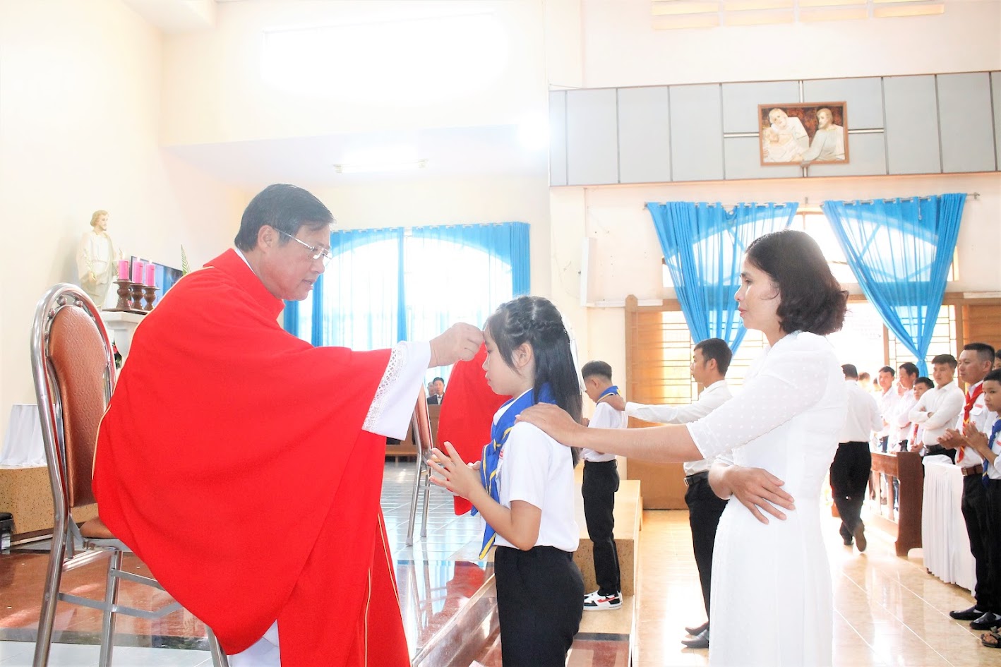 Hồng ân 171 em lãnh Bí Tích Thêm Sức