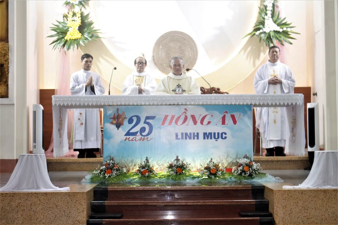  Thánh lễ mừng Ngân khánh Linh mục  cha Giuse Trần Thế Thành