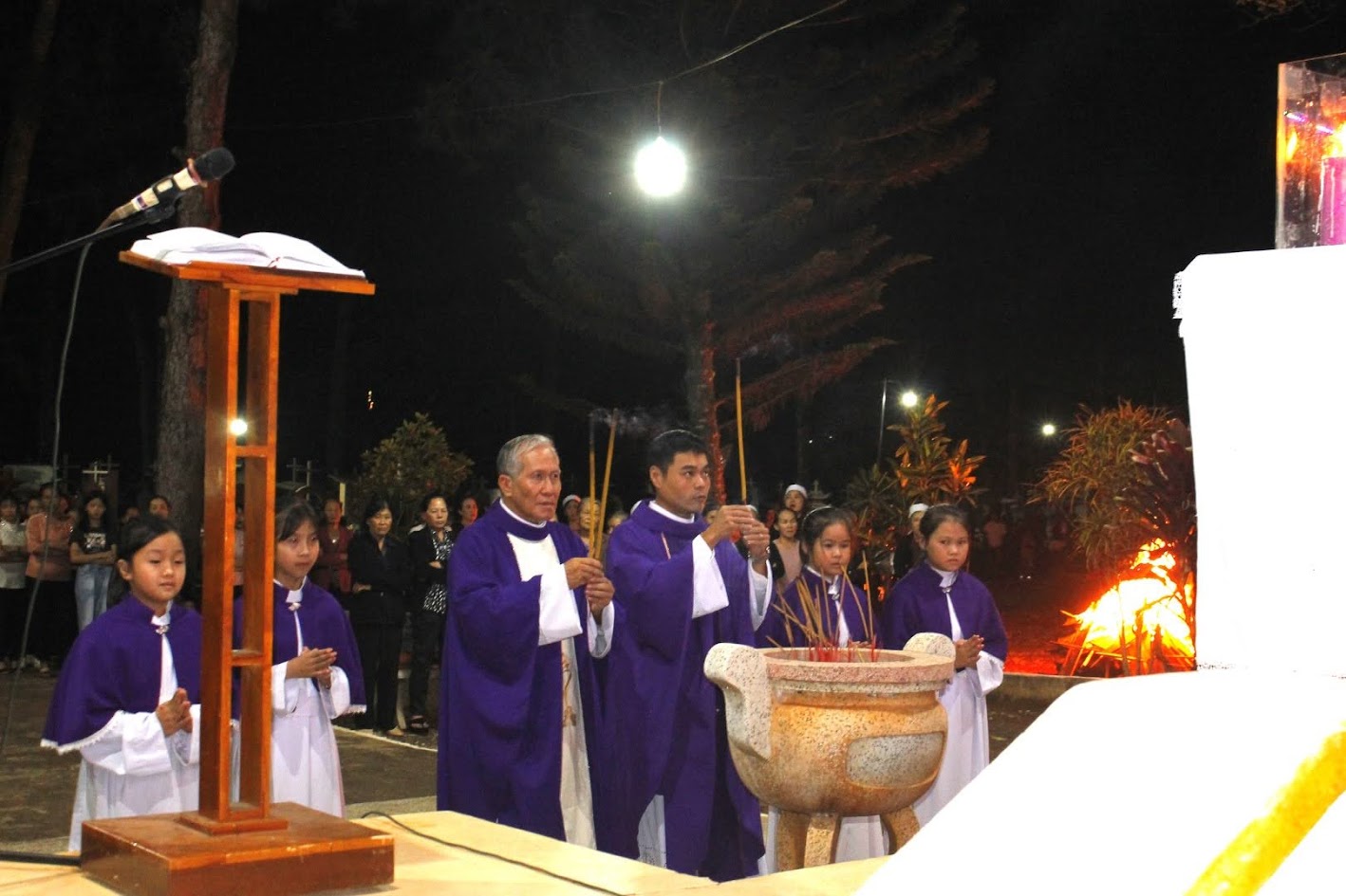 Thánh Lễ tại Nghĩa trang