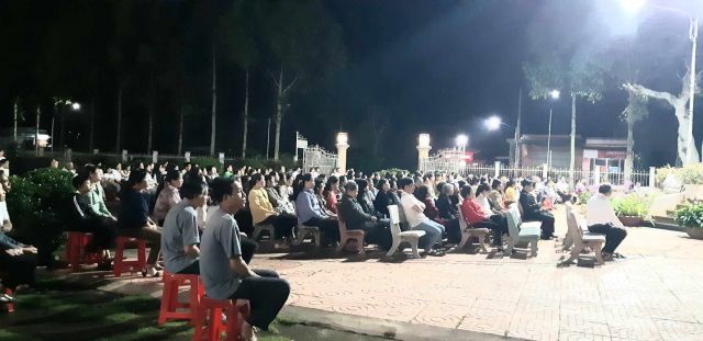 Đêm lần chuỗi bên Mẹ