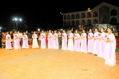 ​​​​​​​Giáo xứ Thổ Hoàng Khai Mạc Tháng Hoa