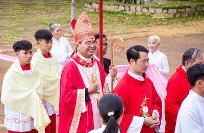 Hồng ân 155 em lãnh nhận Bí Tích Thêm Sức