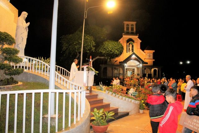 Thánh lễ Đức Mẹ dâng mình vào Đền Thờ