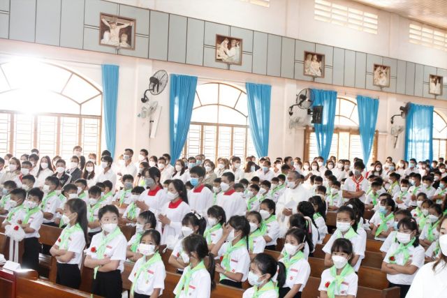 Hồng ân 125 em xưng tội rước lễ lần đầu