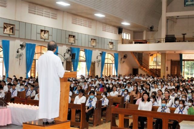 Gần 200 em chuẩn bị lãnh Bí Tích Thêm Sức tĩnh tâm