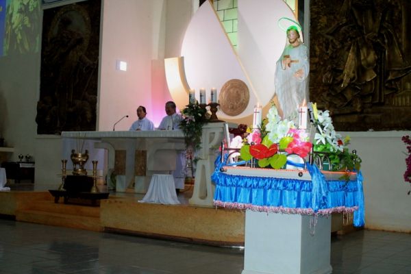 Thánh Giuse Bạn Đức Trinh Nữ Maria, quan thầy giáo xứ.