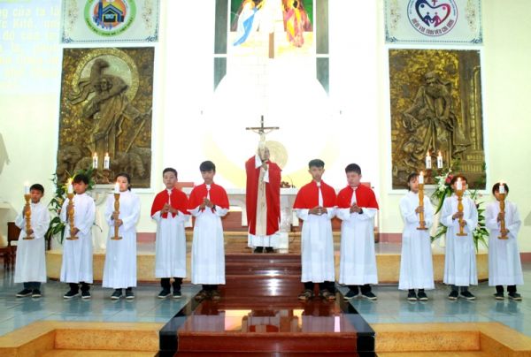 Giáo xứ Thổ Hoàng: Lễ Suy Tôn Thánh Giá