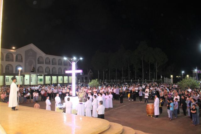 Đi Đàng Thánh Giá Trọng Thể