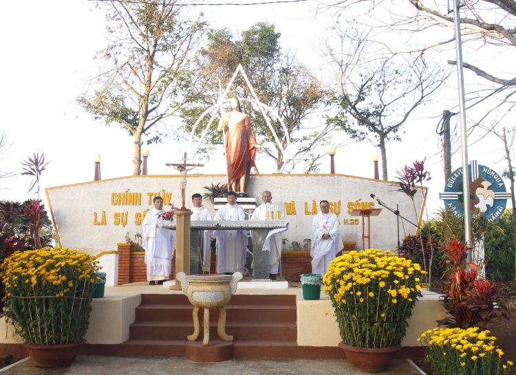 Thánh lễ Mùng 2 tại Nghĩa Trang