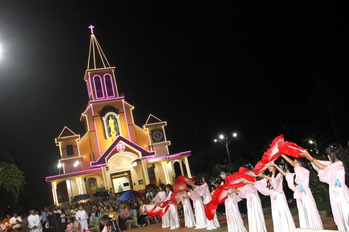 Thánh lễ Mẹ Thăm Viếng-Bế mạc Tháng Hoa