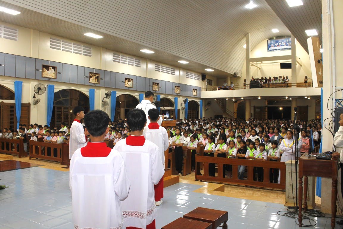 Giáo xứ Thổ Hoàng Thiếu nhi vui Tết Trung Thu