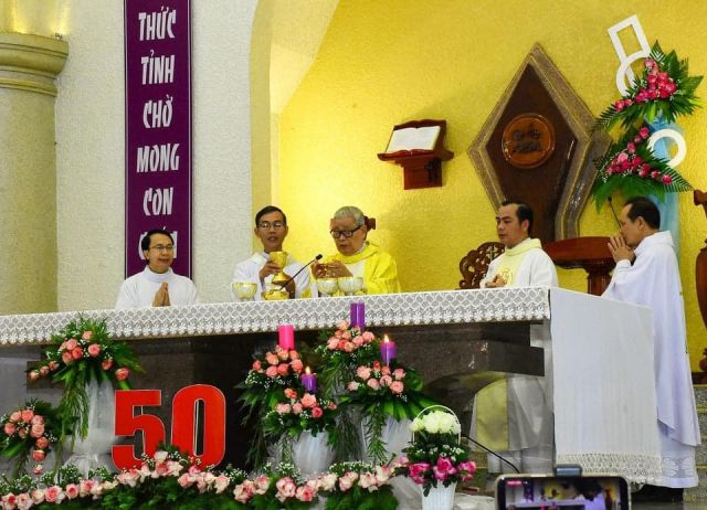 ​​​​​​​Mừng Kim Khánh Linh mục và chút tình đọng lại