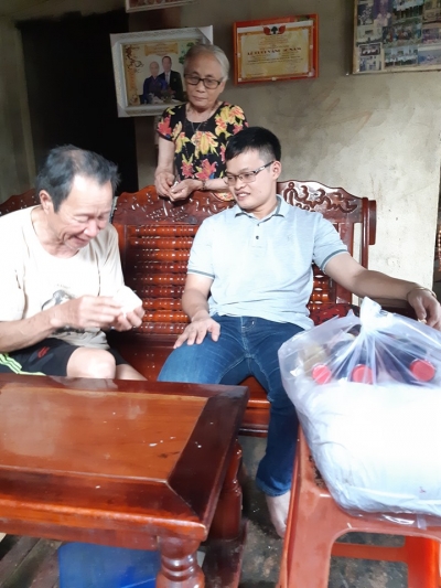 Và nụ cười nối trên môi