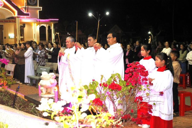 Thánh lễ kính Đức Mẹ