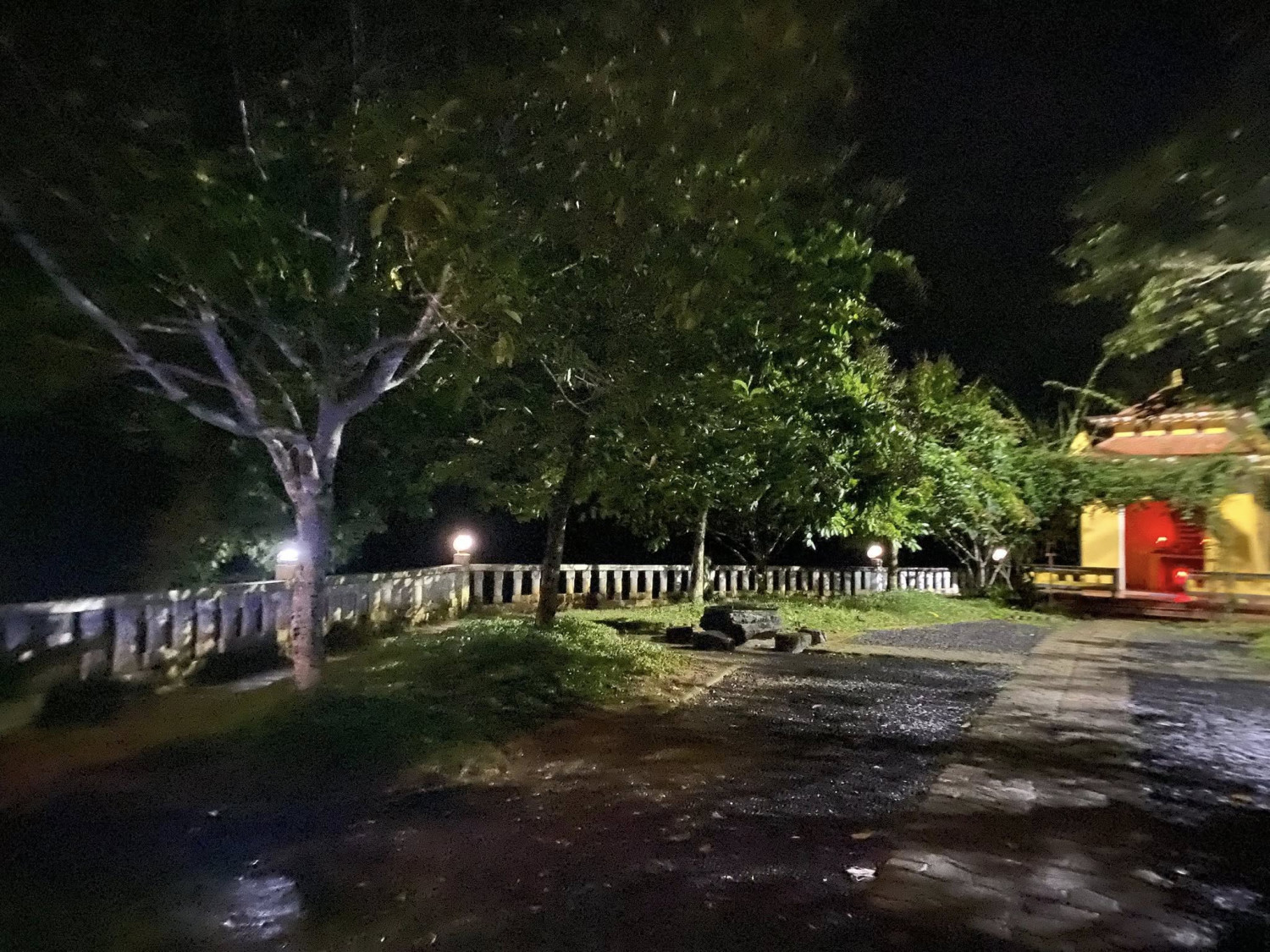 Trăng thu buồn